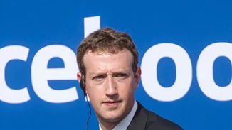 Μήπως ο Mark Zuckerberg το παράκανε με το αντηλιακό;