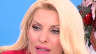 Ελένη Μενεγάκη:Τι συμβαίνει όταν αγκαλιάζει τον Μάκη Παντζόπουλο;