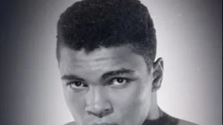 Οι καλλιτέχνες που έφυγαν από τη ζωή το 2016 σ' ενα βίντεο 2 λεπτών