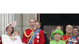 H βασιλική οικογένεια με... άσχημα χριστουγεννιάτικα πουλόβερ!