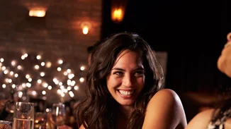 Έξοδος για ποτό; 7 συμβουλές που πρέπει να διαβάσεις πριν πιεις αλκοόλ