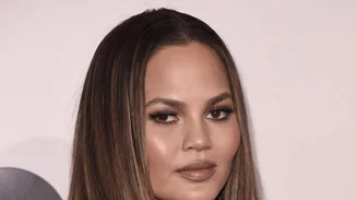 Chrissy Teigen: Δε θα πιστέψεις τι κρύβει στην ντουλάπα της