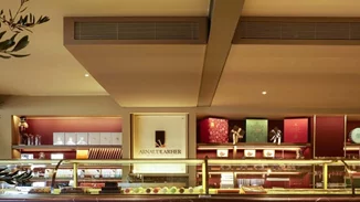 Μεγάλη Βρεταννία: Άνοιξε τις πόρτες του το ανακαινισμένο GB CORNER GIFTS & FLAVORS