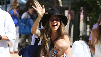 Σοφία Καρβέλα: Βόλτα στην Νέα Υόρκη με εκκεντρικό στυλ