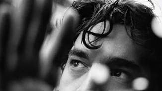 Χριστόφορος Παπακαλιάτης: Ποζάρει για τον φωτογραφικό φακό του Νίκου Αλιάγα