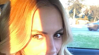 Η Ντορέττα Παπαδημητρίου κάνει «πρόβα» νυφικού