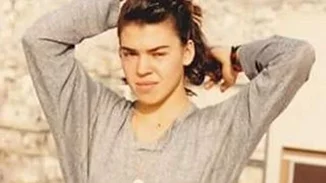 Αναγνωρίζεις το νεαρό κορίτσι της φωτογραφίας;