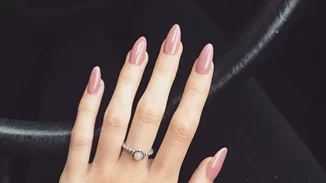 #maniMonday: Η επόμενη μέρα - Πώς να βάψεις τα νύχια σου μετά τα Χριστούγεννα