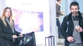 Ο σύντροφος της Αθηνάς Οικονομάκου στα βήματα του αγαπημένου της Μαίρης Συνατσάκη