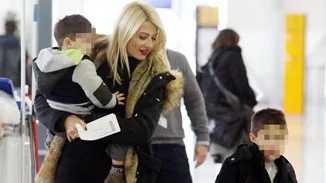 Φαίη Σκορδά: Πού την εντόπισε ο φωτογραφικός φακός μαζί με τα παιδιά της;