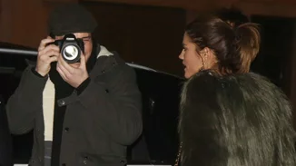 Ο σύντροφος της Μαίρη Συνατσάκη "τρολάρει" τους παπαράτσι