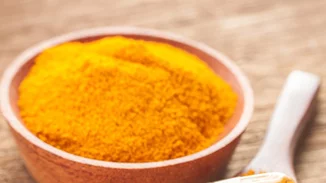 Γιατί όλοι οι διατροφολόγοι έχουν πάθει εμμονή με τον κουρκουμά;