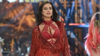 Irina Shayk: Δες την με εμφανώς φουσκωμένη κοιλίτσα!