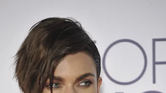 People Choice’s Awards 2017: Όλα τα beauty trends που πέρασαν από το κόκκινο χαλί