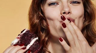 8 τροφές που σε κάνουν να πεινάς (και πρέπει να αποφύγεις στη δίαιτα)