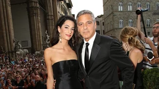 Amal Alamuddin: Πρώτη εμφάνιση με φουσκωμένη κοιλίτσα