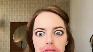 Ο χαμός με την μάσκα χειλιών της Emma Stone και πού θα την βρεις