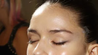 Ο πιο περίεργος και ασυνήθιστος τρόπος να κάνεις το μακιγιάζ σου να διαρκέσει για ώρες!