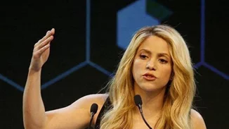 Shakira: Καλεί πολιτικούς και επιχειρηματίες να βοηθήσουν στην ανατροφή των μελλοντικών ηγετών