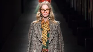 Τι να φορέσω στο γραφείο: 10 εύκολοι και κομψοί συνδυασμοί από την πασαρέλα