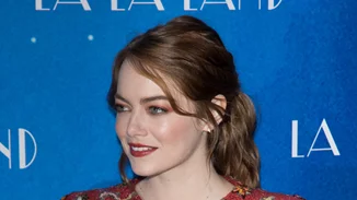 Emma Stone: Η εκπληκτική της εμφάνιση στην παριζιάνικη πρεμιέρα του "La la Land"
