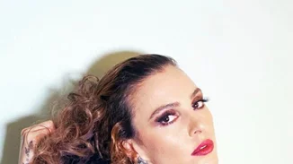 Τάμτα: Ποζάρει με μπλε μαλλιά και ξετρελαίνει το Instagram