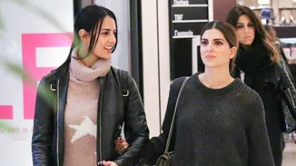 Σταματίνα Τσιμτσιλή: Βόλτα στα μαγαζιά μαζί με την κουμπάρα της, Όλγα Λαφαζάνη