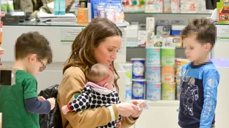 Καλομοίρα: Βόλτα με τα παιδιά και τη μητέρα της