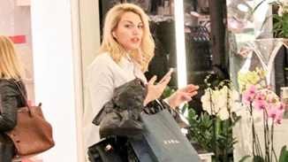 Κωνσταντίνα Σπυροπούλου: Για ψώνια χωρίς ίχνος μακιγιάζ