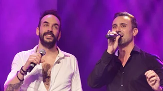 Γιώργος Καπουτζίδης: Ντουέτο με τον Πάνο Μουζουράκη επί σκηνής (video)