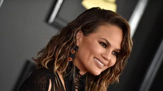 H Chrissy Teigen αναπολεί τα χρόνια του modelling με ένα σπάνιο throwback