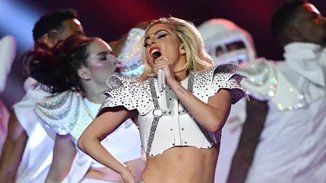 Lady Gaga: Η φαντασμαγορική performance στο Super Bowl