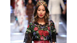 Dolce & Gabbana: Λαμπεροί celebrities στο front row αλλά και την πασαρέλα!