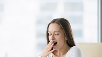 Οι αναπάντεχες τροφές που σε νυστάζουν στο γραφείο