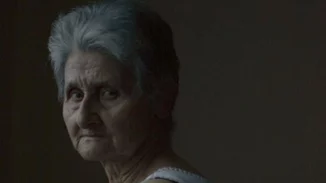 Αυτή η γιαγιά από την Πέλλα πόζαρε για τη Vogue