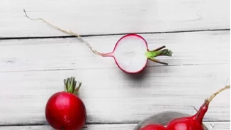 Βάλε ραπανάκι στις σαλάτες σου: Να τα οφέλη που δεν ήξερες (και πώς αλλιώς θα το φας)