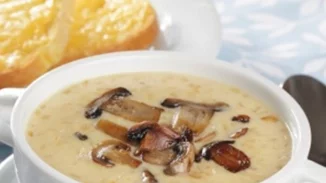 Να πώς θα φτιάξεις εύκολα λαχταριστή μανιταρόσουπα με ελάχιστες θερμίδες