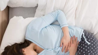 Υποφέρεις από καούρες; Μάθε ποιες τροφές ΠΡΕΠΕΙ να τρως