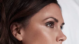 Victoria Beckham: Φόρεσε το ροζ στο γραφείο, όπως το κάνει και εκείνη!