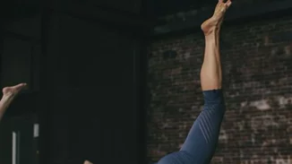 Bίντεο: Κάνε αυτές τις ασκήσεις για γλουτούς στο σπίτι