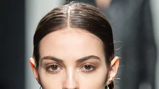 Πώς να φορέσεις το φουλάρι και κάθε μαντήλι που έχεις (οι πιο stylish τρόποι!)