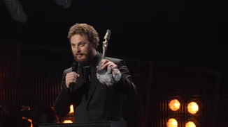 Brit Awards 2017: Tα λόγια του γιου του David Bowie στη σκηνή των βραβείων