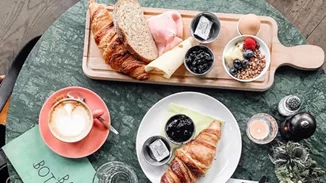 Οι Instagram λογαριασμοί που θέλουμε να ακολουθούμε τώρα