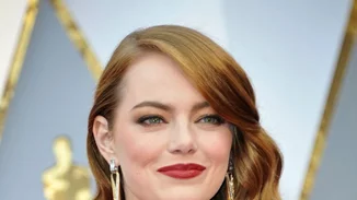 Η Emma Stone με νέο χρώμα στα μαλλιά της, άκρως καλοκαιρινό!