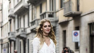 Γιατί τα λευκά sneakers παραμένουν key players για κάθε γκαρνταρόμπα