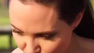 Angelina Jolie: Τρώει έντομα μπροστά στις κάμερες μαζί με τα παιδιά της