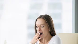 Οι αναπάντεχες τροφές που σε νυστάζουν στο γραφείο