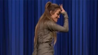 Jennifer Lopez: Στην πιο αστεία και σέξι μάχη χορού (βίντεο)