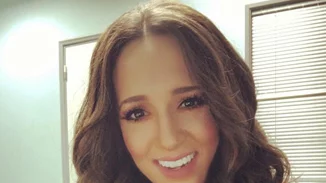 Νέο hairlook για την Καλομοίρα! Έκοψε και έβαψε τα μαλλιά της