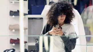 Μαρία Σολωμού: Για shopping therapy με σέξι look